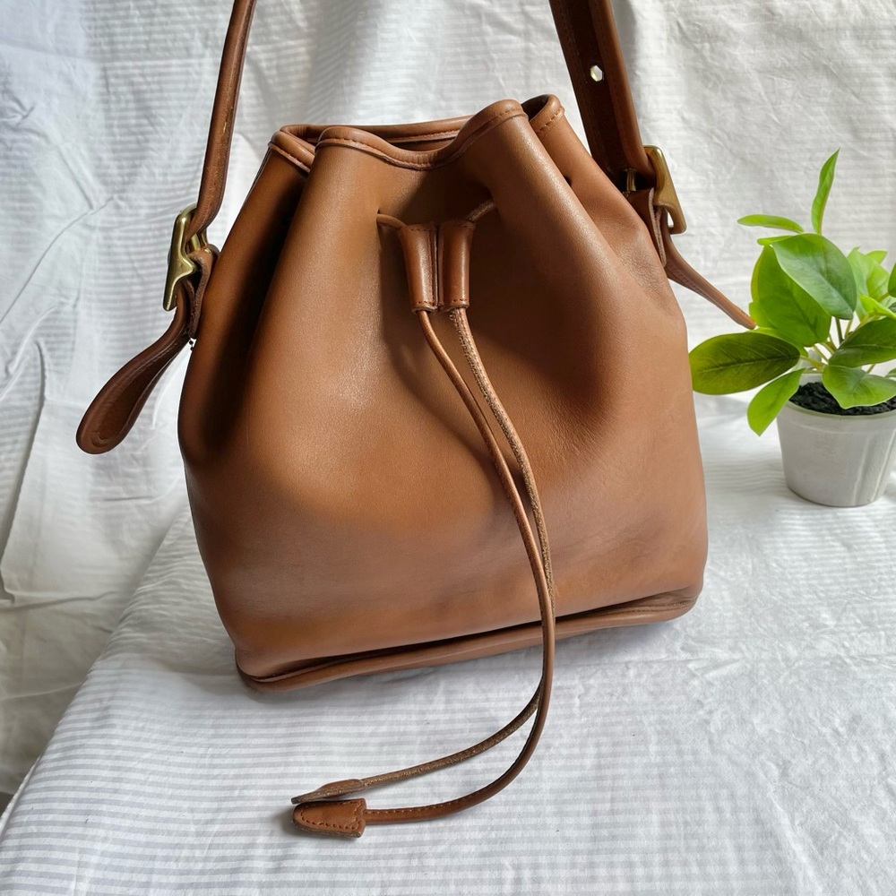 Vintage Coach LULU’s LEGACY 9952 Leather British tan Bucket Crossbody Bag Purse